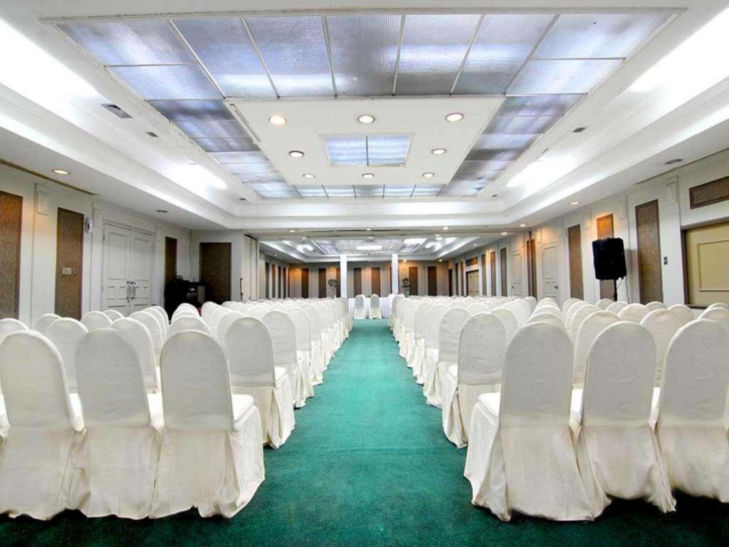 Kartika Chandra Hotel Jacarta Exterior foto