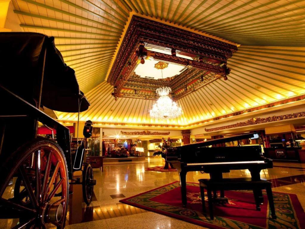 Kartika Chandra Hotel Jacarta Exterior foto