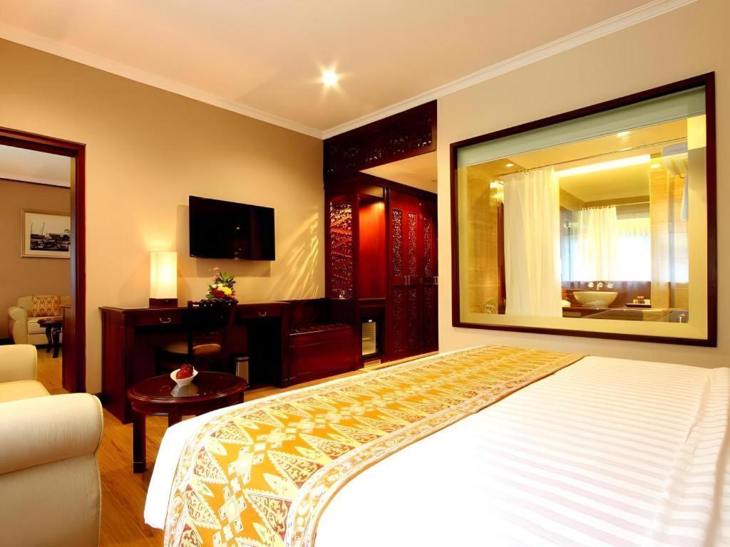 Kartika Chandra Hotel Jacarta Exterior foto