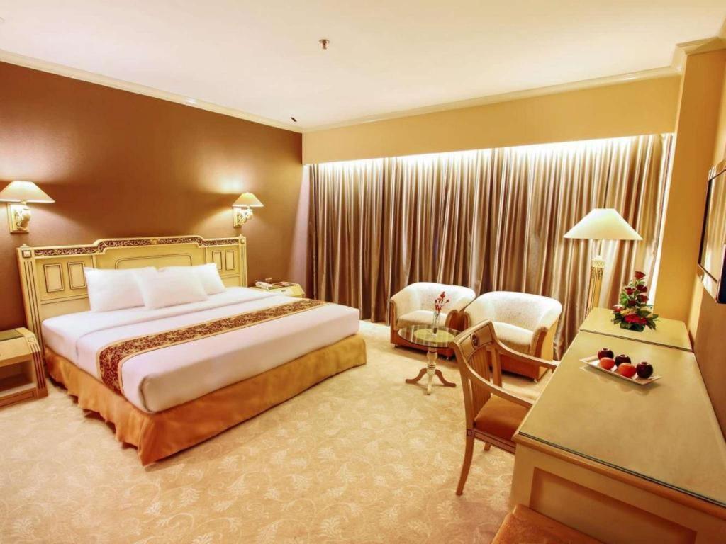 Kartika Chandra Hotel Jacarta Exterior foto
