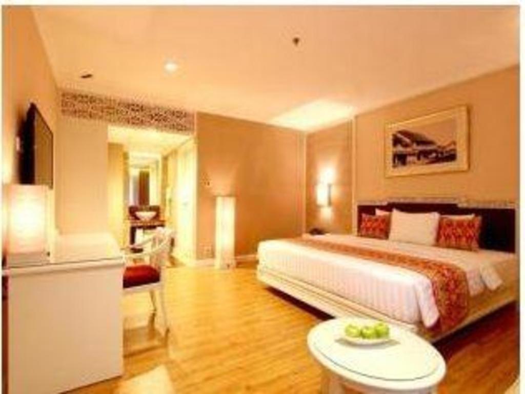 Kartika Chandra Hotel Jacarta Exterior foto