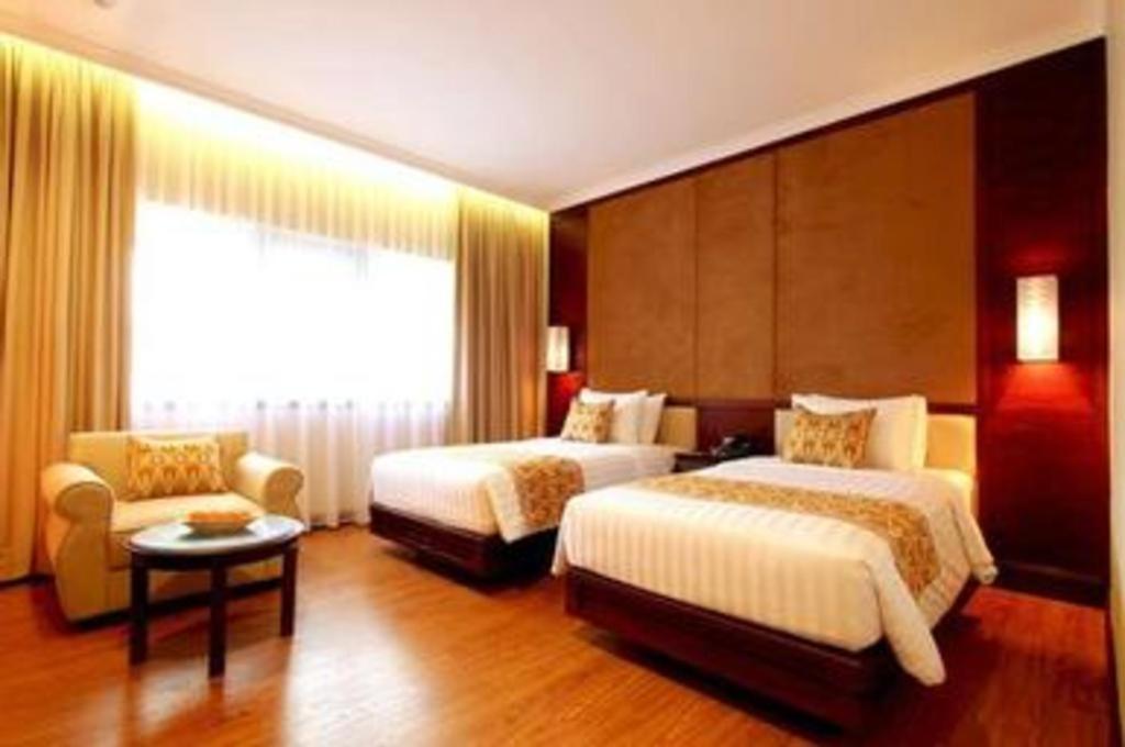 Kartika Chandra Hotel Jacarta Exterior foto